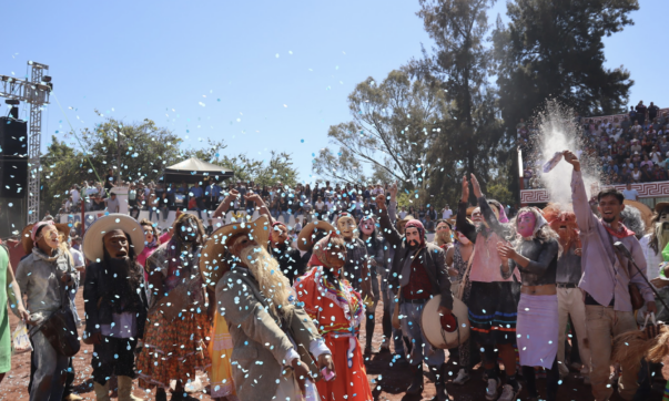 Couple reveals baby’s gender at Ajijic’s Toro de Once